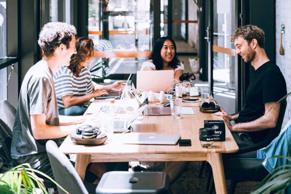 Reseller service team 600x400